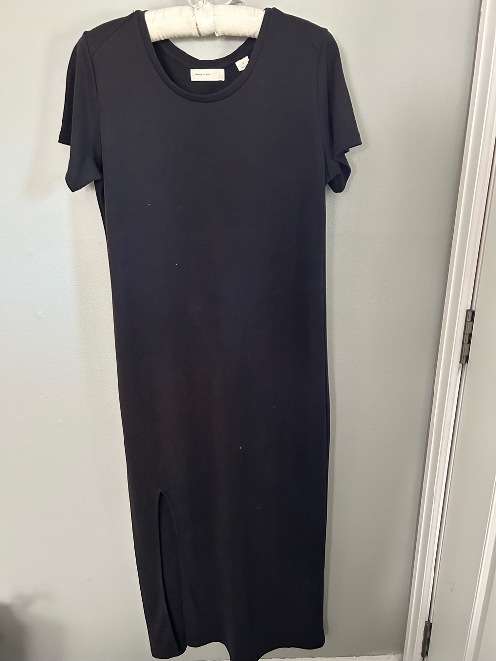 Women’s Black Short-Sleeve Midi Dress with Front Slit- Sleeping On Snow